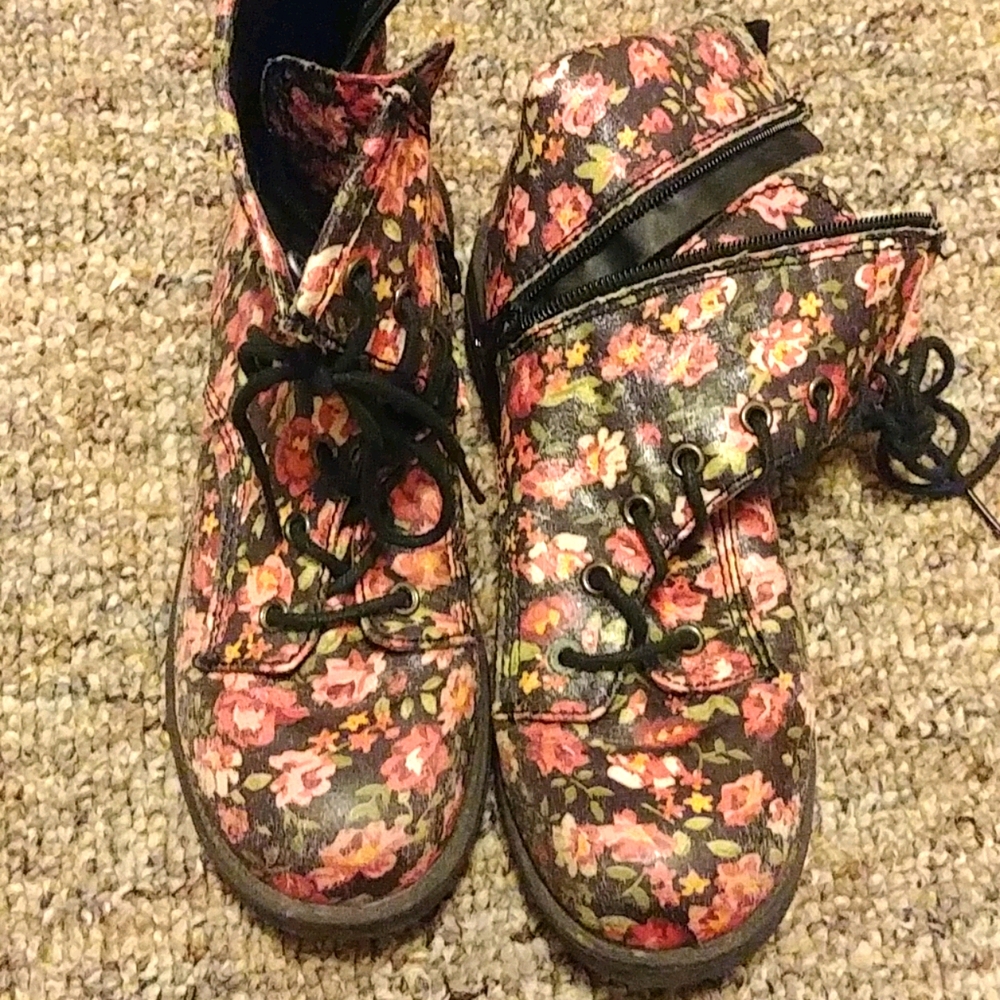 Madden Girl Albanie Combat Boots
